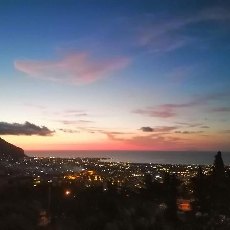 Lomarchi Holiday Home カリーニ エクステリア 写真