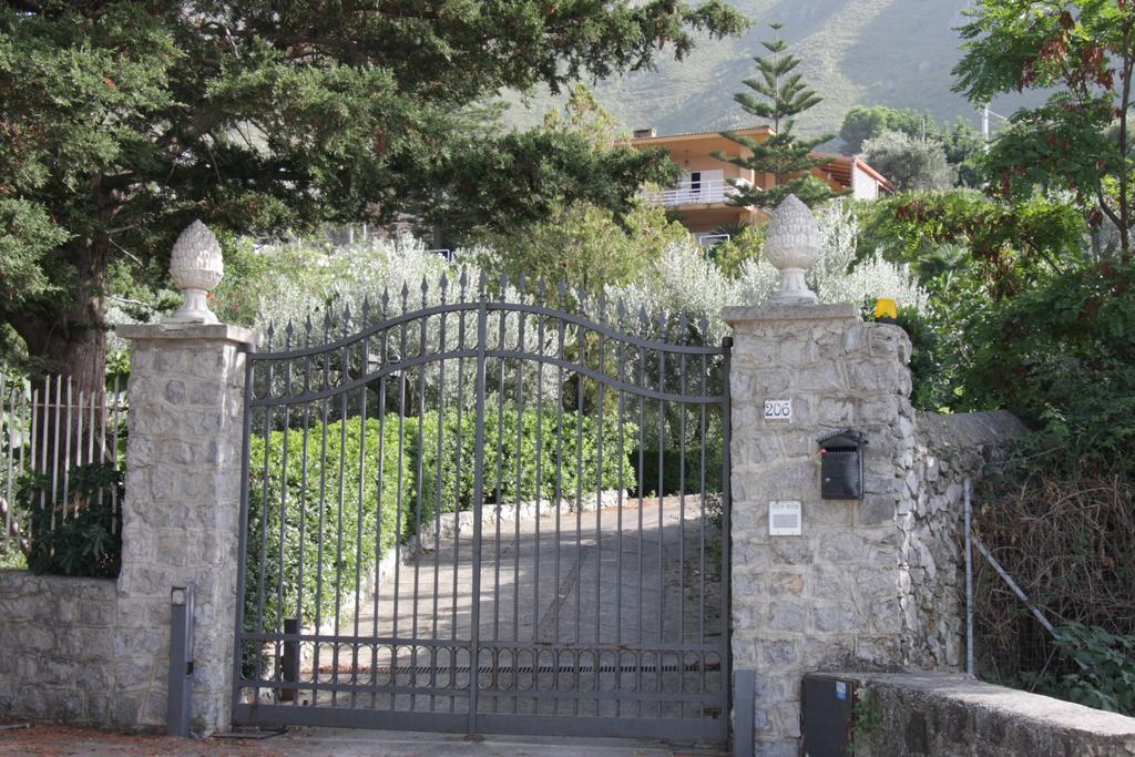 Lomarchi Holiday Home カリーニ エクステリア 写真