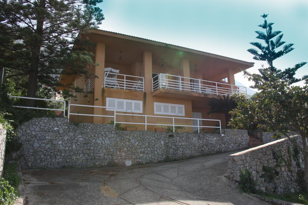 Lomarchi Holiday Home カリーニ エクステリア 写真